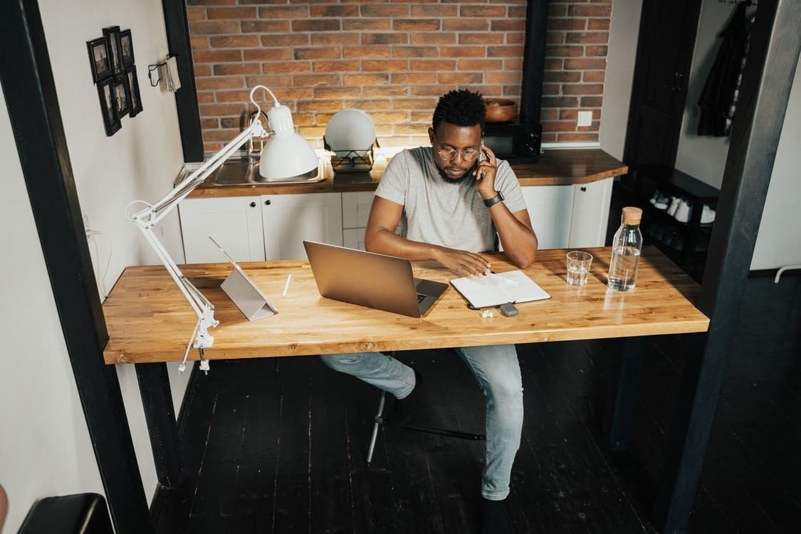 Guía para crear tu espacio de teletrabajo en casa