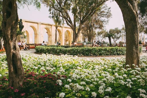Usos de la pizarra natural para el jardín y el hogar.